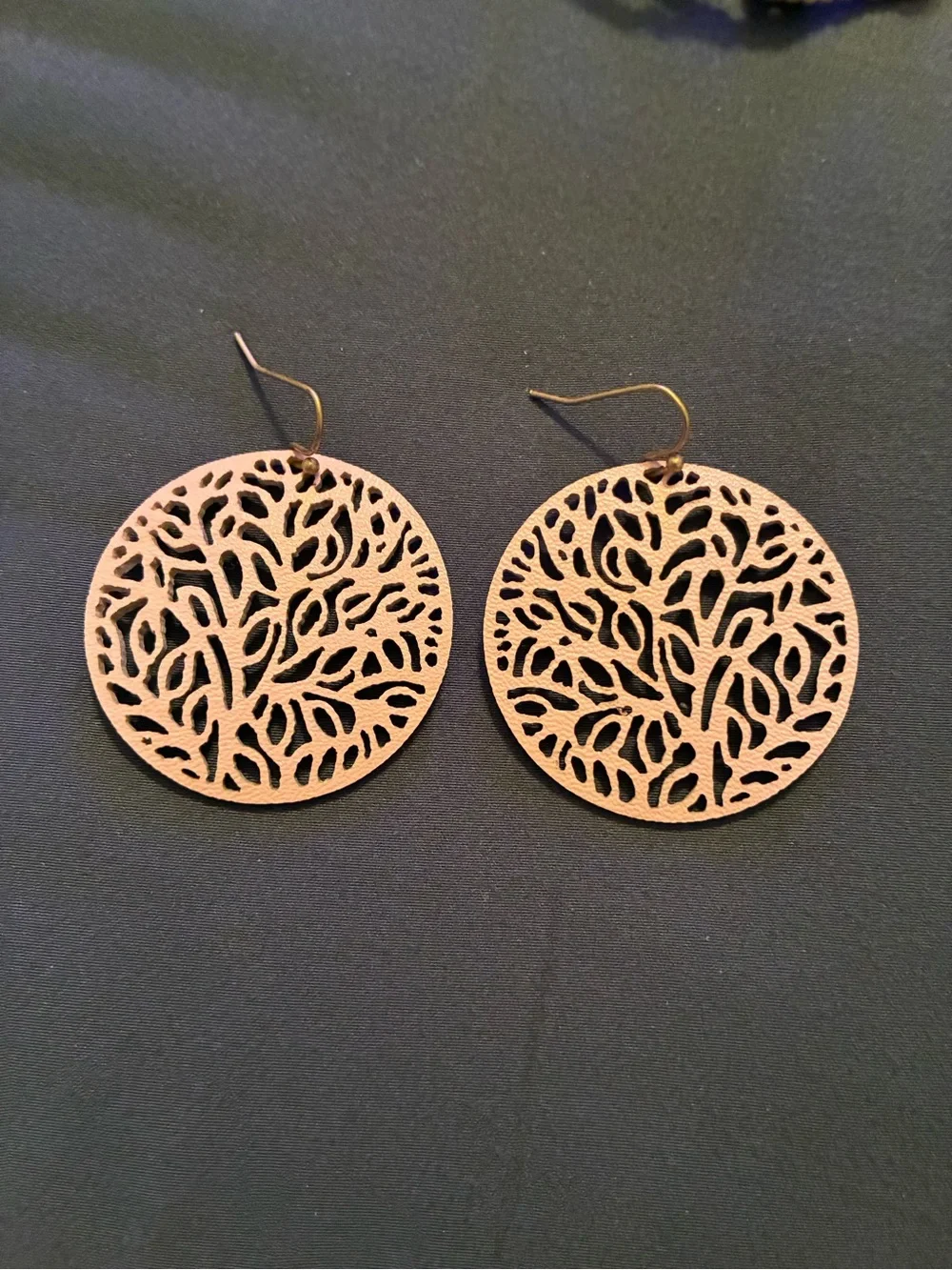 Fashion Jewelry Lot – Necklaces, Bracelets, Earrings, pendant, etc.